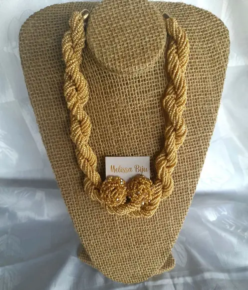 Colar Miçangas Bege/brincos