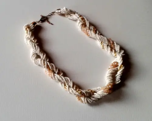 Colar Miçangas Brancas /cristais