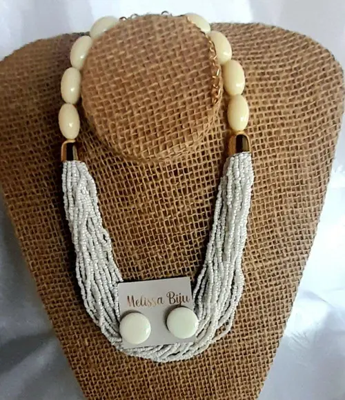 Colar Miçangas Brancas- Brincos