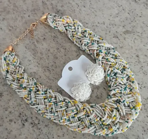 Colar Miçangas Brancas- Brincos