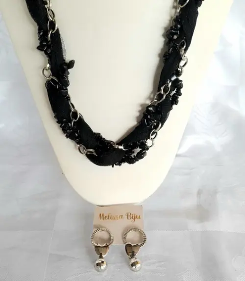 Colar Prateado /preto