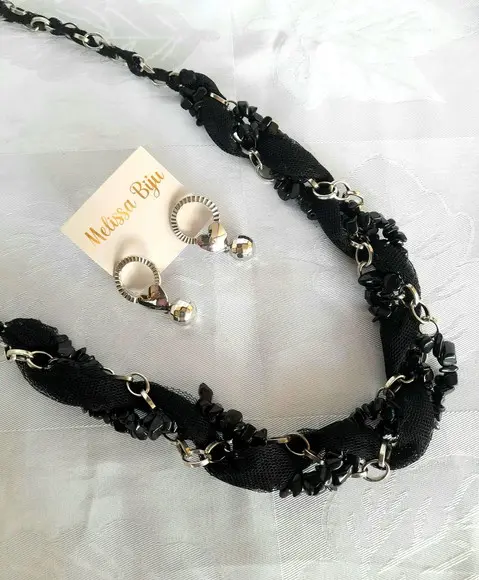 Colar Prateado /preto