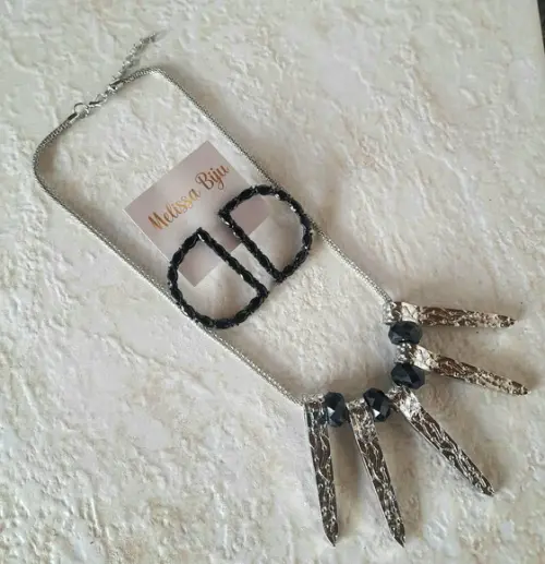 Colar Prateado e Preto/brincos