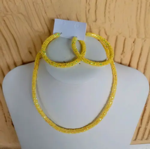 Gargantilha Amarela com Glitter