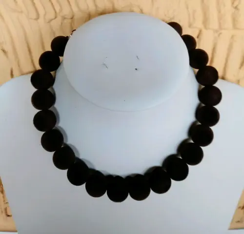 Maxi Colar de Bolas de Veludo Marrom