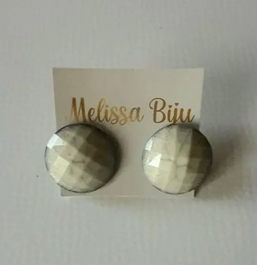 Brinco de Resina Cinza