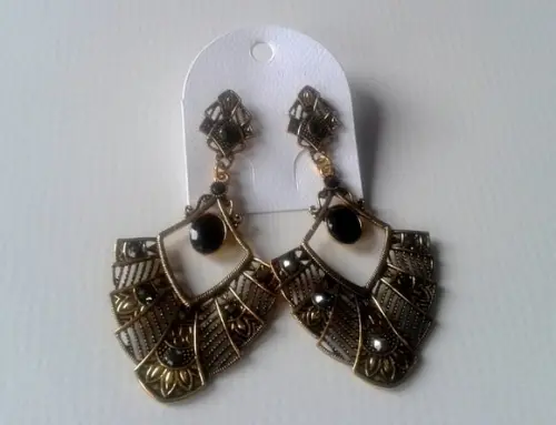 Brinco Ouro-velho/pedras
