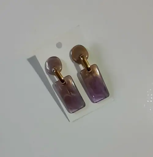 Brinco Resina Lilás/dourado