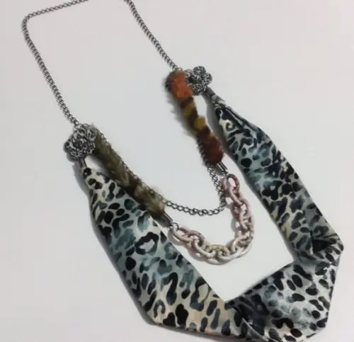 Colar Animal Print