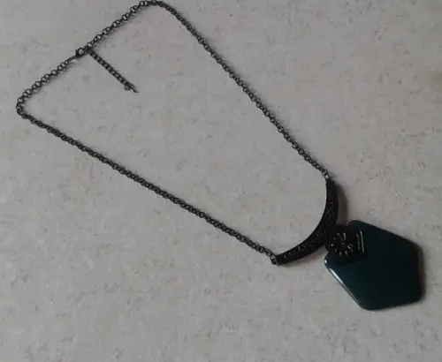 Colar Black/verde