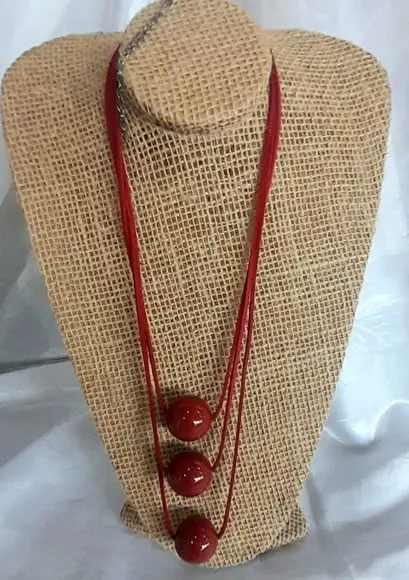Colar de Bolas Grandes Vermelho Escuro