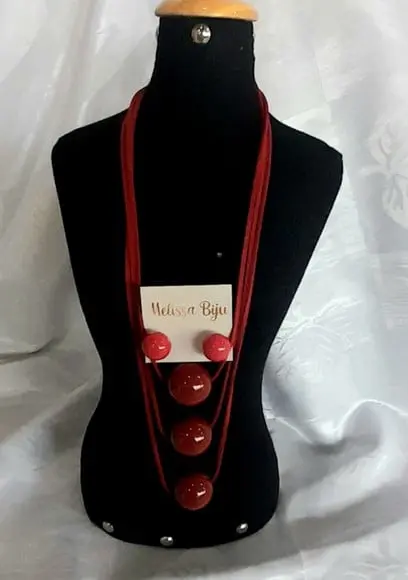 Colar de Bolas Grandes Vermelho Escuro
