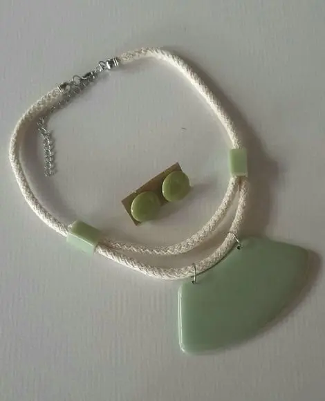 Colar de Corda/resina Verde