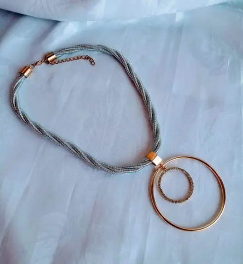 Colar de Cordas Prateado Pedras
