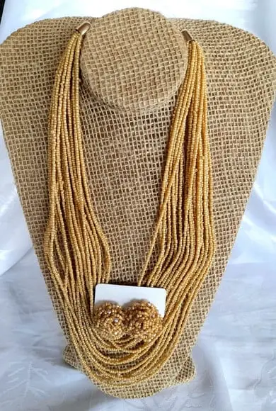 Colar de Miçangas Bege/brincos