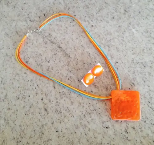 Colar de Resina Abóbora ,fios Encerados