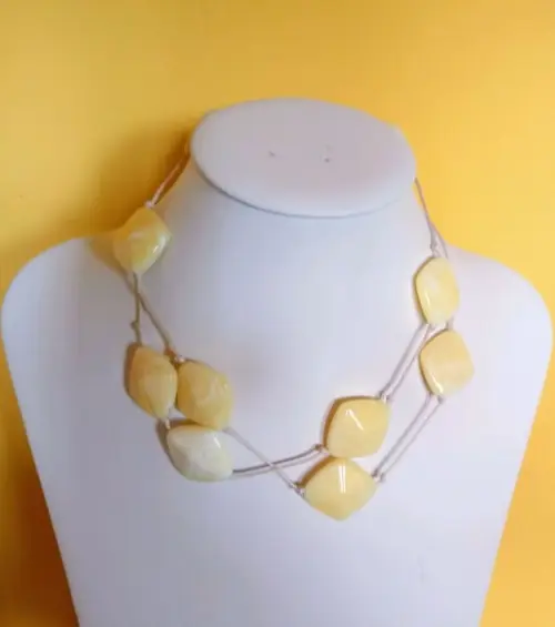 Colar de Resina Amarelo