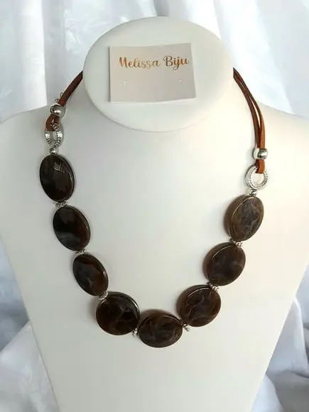 Colar de Resina Marrom