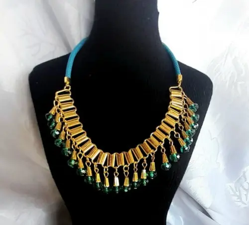 Colar Dourado /cristais