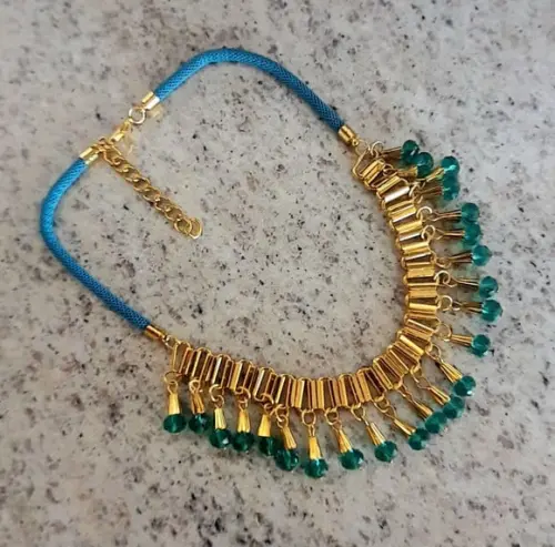 Colar Dourado /cristais
