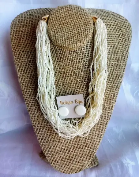 Colar Miçangas Brancas/ Brincos