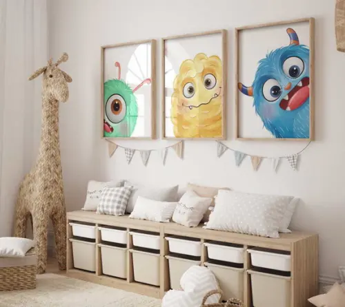 Kit 3 Quadros Decorativo Moldura Monstrinhos Fofinhos A3