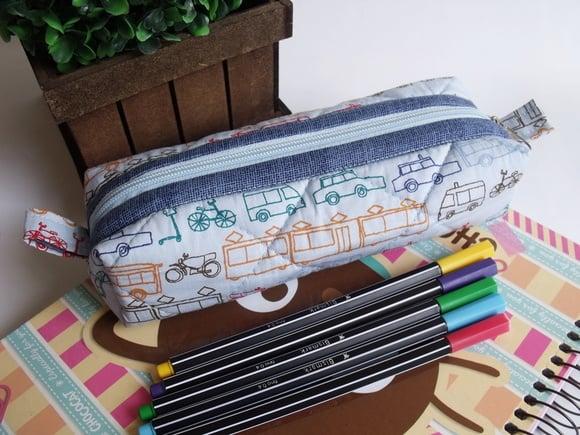 Estojo Infantil de Tecido com Estampa de Carrinhos