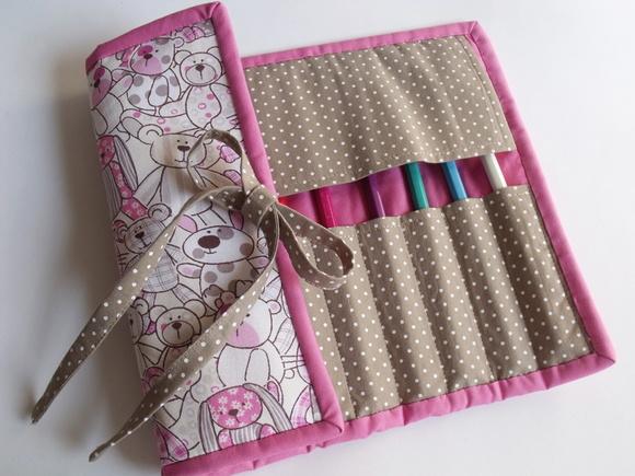 Estojo de Rolinho para Lapis de Cor Tecido Estampa Rosa