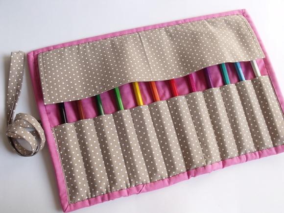 Estojo de Rolinho para Lapis de Cor Tecido Estampa Rosa