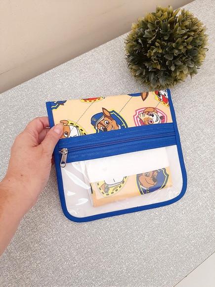 Estojo Porta Higiene Impermeável com Toalhinha Infantil