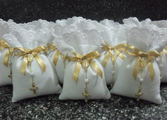 Lembrancinha Sachê com Tercinho Branco e Dourado