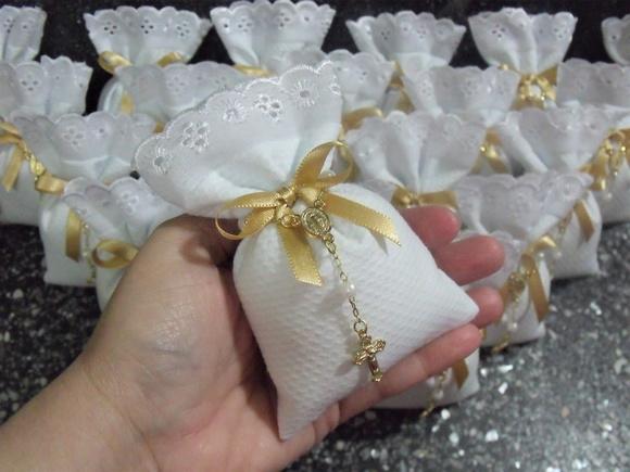 Lembrancinha Sachê com Tercinho Branco e Dourado