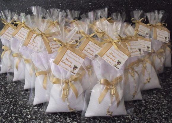 Lembrancinha Sachê com Tercinho Branco e Dourado
