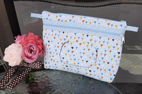 Necessaire Feminina com Porta Lenço Umedecido