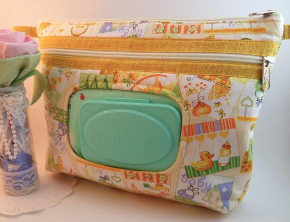 Necessaire em tecido Porta Fraldas e Porta Lenço Umedecido