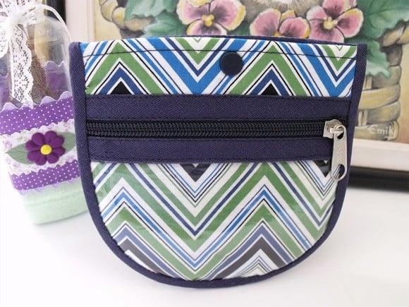 Porta Absorvente em tecido com Bolsinho plástico para Remédio