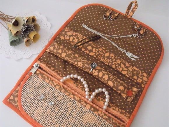 Porta Joias de Pendurar Organizador Bolsa Marrom e Laranja