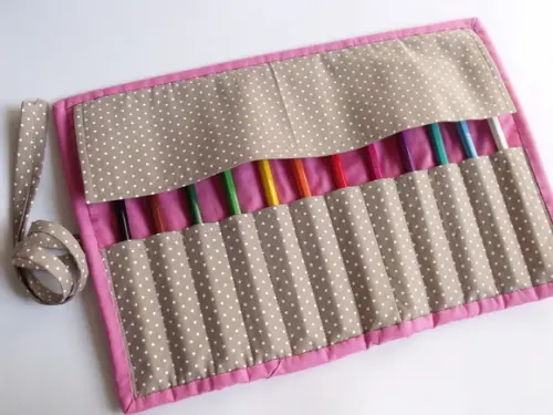 Estojo de Rolinho para Lapis de Cor Tecido Estampa Rosa