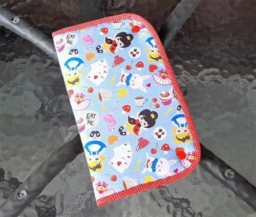 Necessaire em Tecido Alice No Pais Das Maravilhas Estojo De Maquiagem