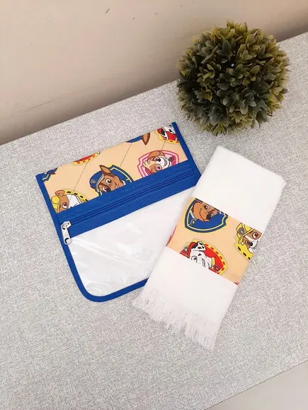 Estojo Porta Higiene Impermeável com Toalhinha Infantil