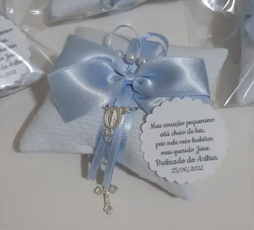 Lembrança Batizado Sachê Almofadinha com Mini Terço