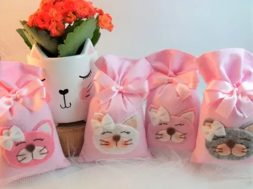 Lembrancinha Bebê Menina Sachê Gatinhos