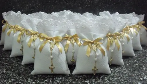Lembrancinha Sachê com Tercinho Branco e Dourado