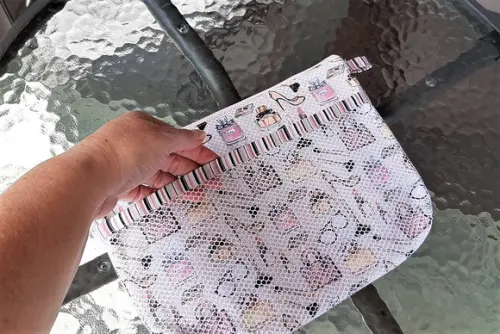 Necessaire Feminina com Porta Lenço Umedecido