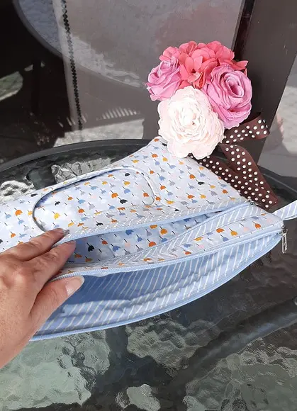 Necessaire Feminina com Porta Lenço Umedecido