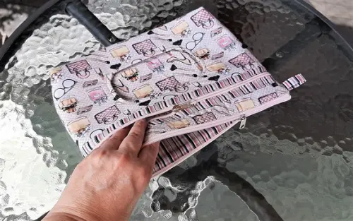 Necessaire Feminina com Porta Lenço Umedecido