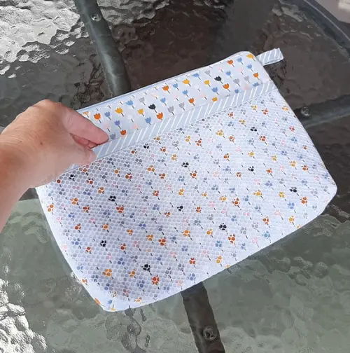 Necessaire Feminina com Porta Lenço Umedecido