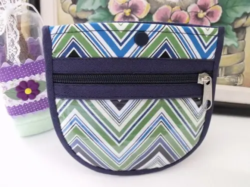 Porta Absorvente em tecido com Bolsinho plástico para Remédio