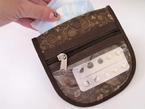 Porta Absorvente feminino com Bolsinho para Remédio