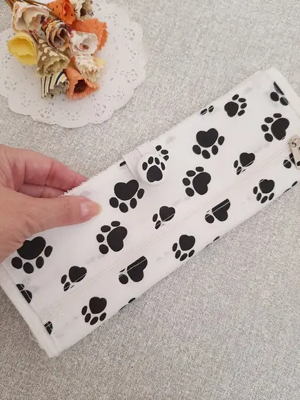 Toalhinha com Bolso Porta Escova de Dente e Creme Dental